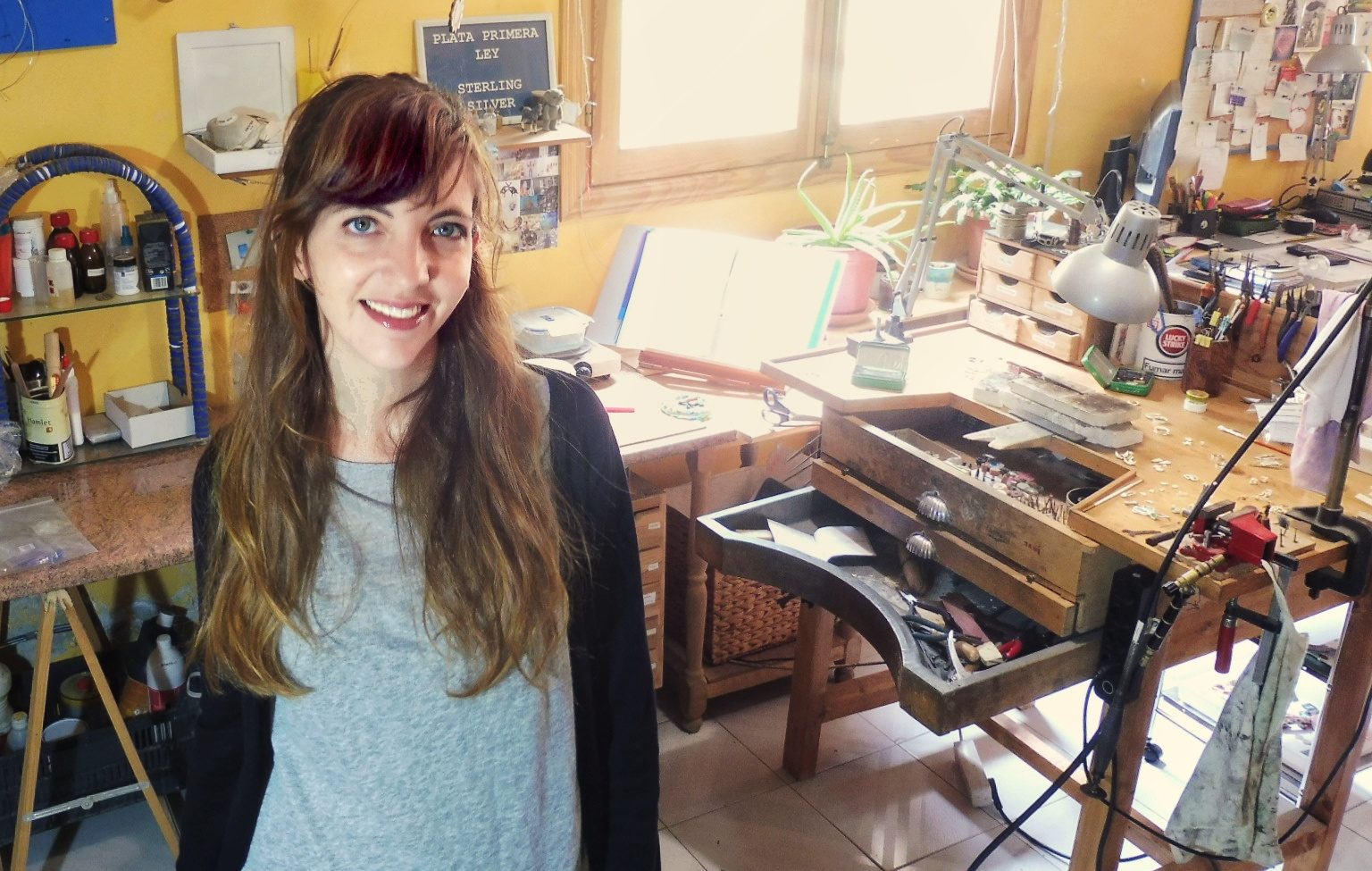 Laura en su taller